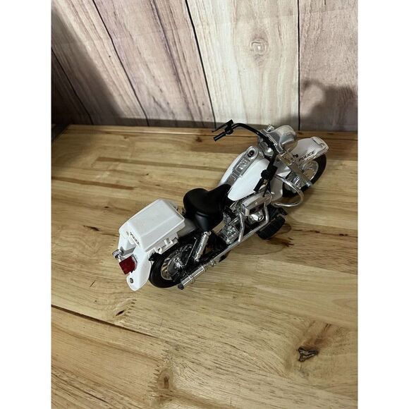 COLLECTABLE US POLICE MOTORCYCLE MODEL - Picture 4 of 7